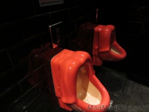 Urinal with Lips!